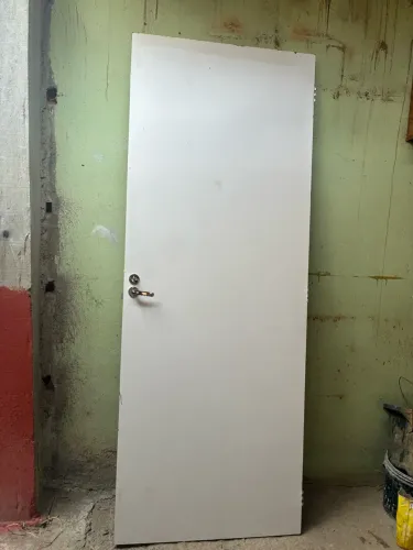 Porta de 70 com maçaneta
