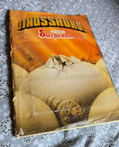 Álbum Nestlé Surpresa Dinossauros (1993) completo