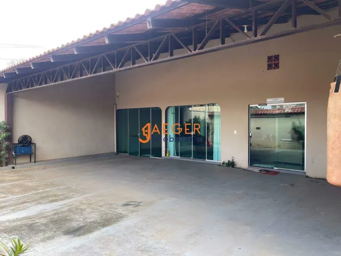 Casa Ampla com Suíte, Área Gourmet e Garagem para 3 Carros no Bairro Lagoinha  Apta para F