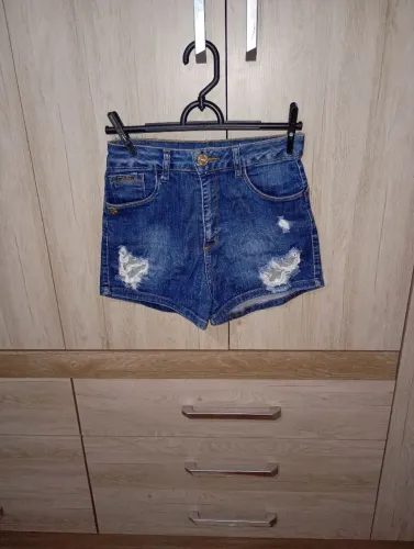 Shorts 38 com bastante laycra 