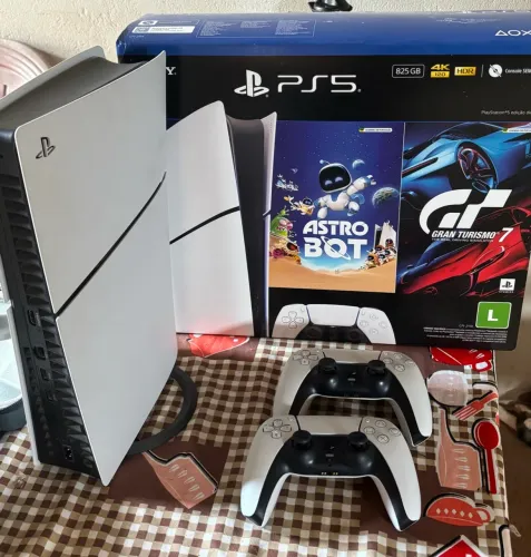 Vendo PS5 com dois controles e dois jogos 