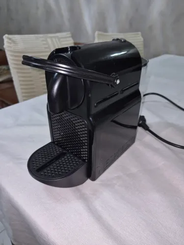 Cafeteira Nespresso Inissia Preta 220V (Modelo D40) - Ótimo Estado