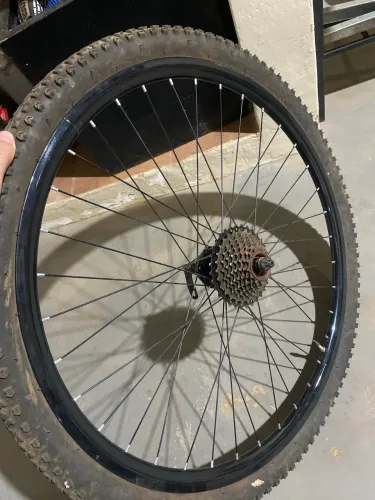 Roda de bicicleta com catraca 9v