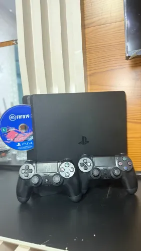 PS4 Slim - 1TB | 2 Controles + Jogos