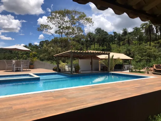 Sitio em Santa Luzia com piscina, sauna, churrasqueira e bar molhado