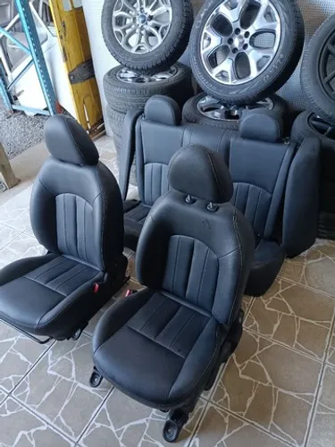 Jogo bancos em couro completos com as forrações Nissan versa 2020