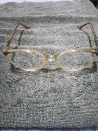 Armação de óculos de grau em boas condições 