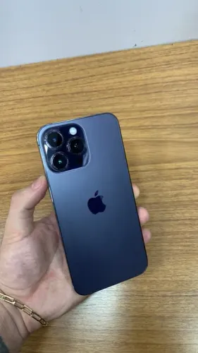 iPhone 14 Pro Max roxo