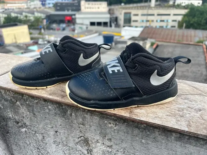 Tênis Nike infantil tamanho 24