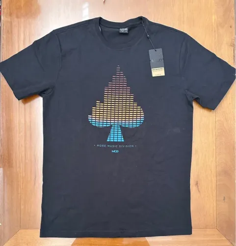 Camisa MCD relíquia na etiqueta