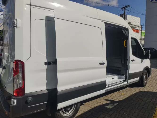 Nova Ford Trânsit Furgão automático versão 25/26