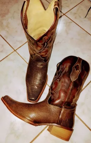 Bota Tucson 44
