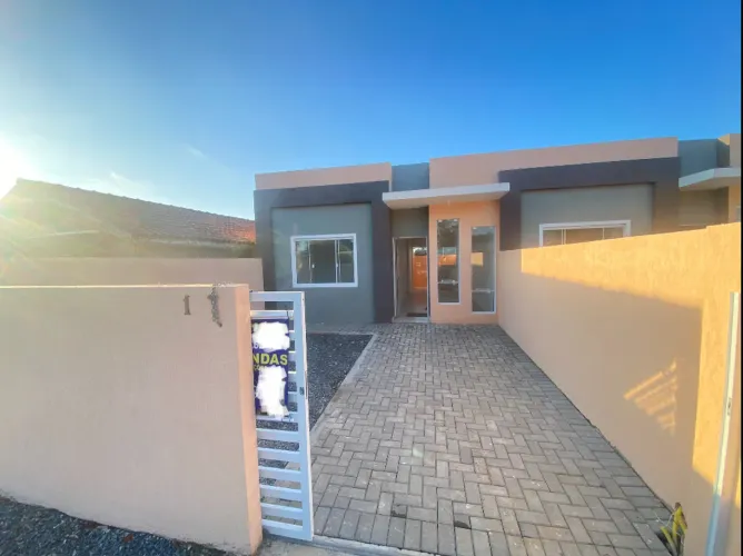 Casa 2 Quartos a 5 Quadras da Praia no Coroados em Guaratuba-Pr