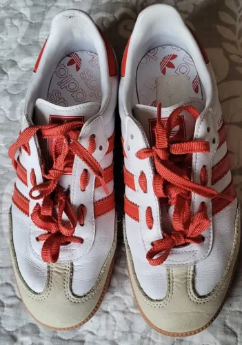 Vendo tênis ADIDAS SAMBA branco com vermelho original, tamanho 37