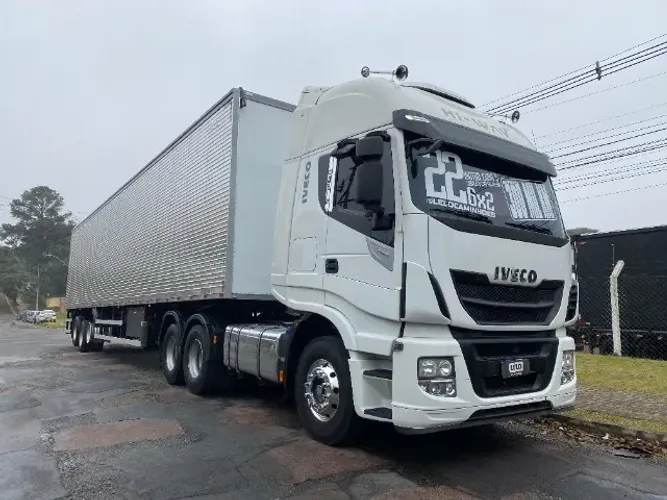 Iveco Hiway 440 6x2 Teto Alto Automático Suspensão Mola Ano 22  Carreta Baú Nostra Ano 25 