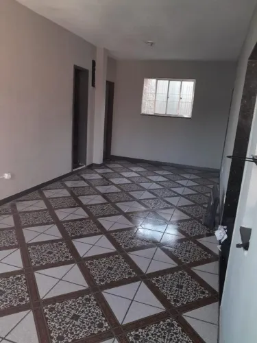 Casa com 3 quartos e garagem!