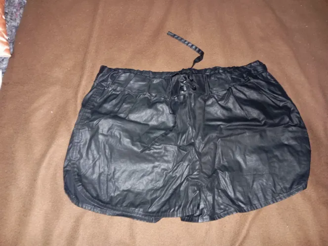 Shorts Feminino Preto Couro Sintético