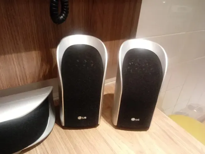 Conjunto de Cx. Som LG p/Home Theater 5.1 LHS 55SBS (180W), s/Subwoofer.