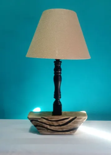 Abajur / luminária de mesa de madeira 