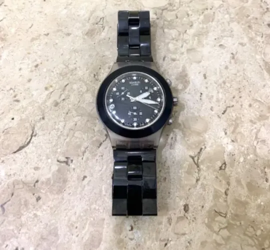 relógio swatch preto