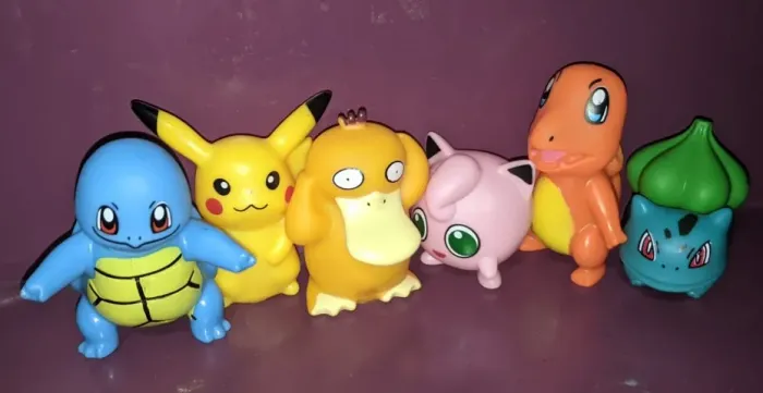 Bonecos Pokemon(preço dos seis juntos)