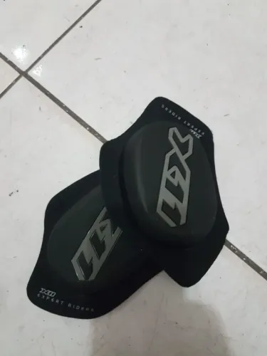 Joelheiras, saboneteiras X11 moto sport