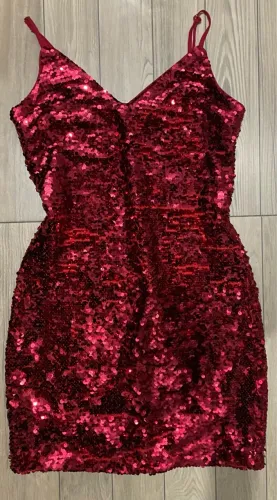 Vestido vermelho com paetês