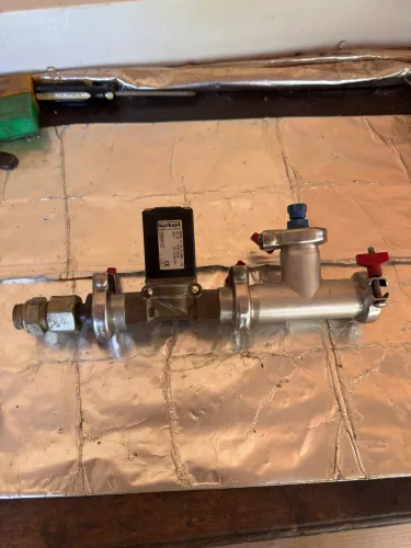  válvula solenóide de diafragma da marca Bürkert, modelo 256