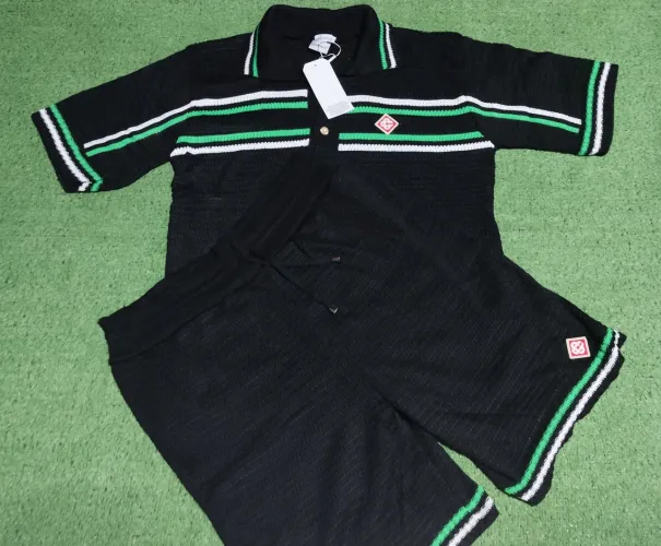 Conjunto no tricô conjunto dos artistas