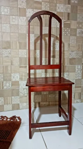 Cadeiras de madeira 