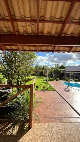 Chácara com Piscina e Jardim para Temporada