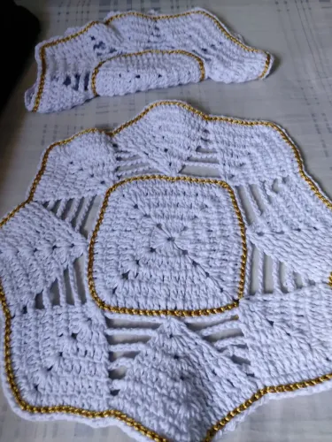 Jogo Americano Crochê - Branco com Detalhe Dourado
