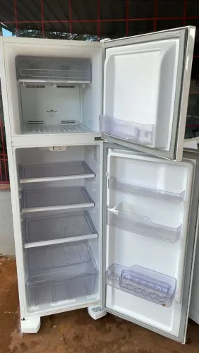 Geladeira perfeita entrego garantia hoje Frost Free
