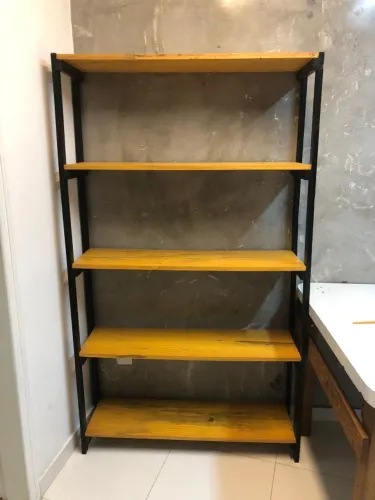 PRATELEIRA GONDOLA EM MADEIRA.