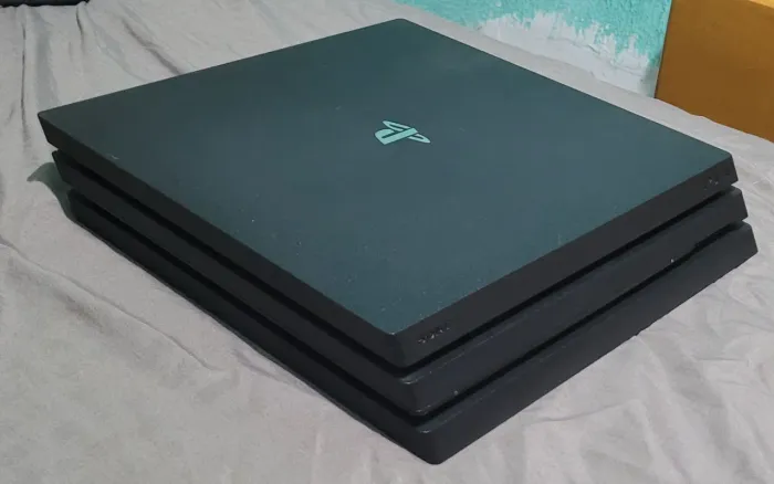 PlayStation 4 Pro - 1 TERA, Controle + jogos