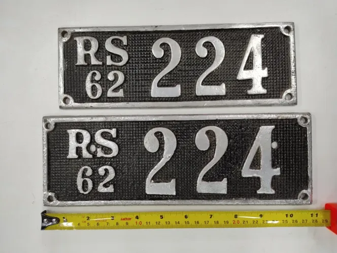 Placas de carros antigos da década de 20 / 30.