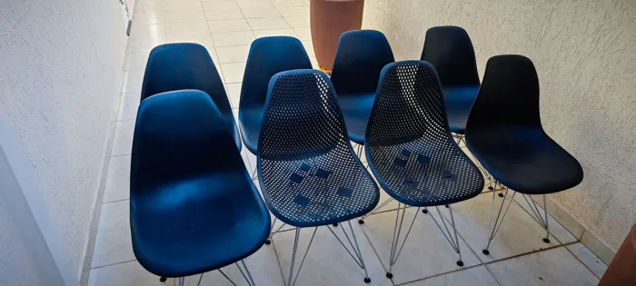 7 Cadeiras Eames Base Inox - Assentos Trincados (Oportunidade)