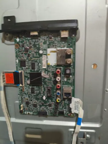 Consertamos TV de várias marcas a domicilio