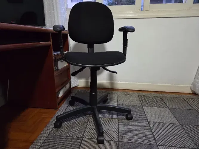 Cadeira de Escritório Ergonômica Preta
