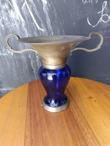 Antigo vaso Ânfora de vidro azul Cobalto e metal feito por MR ART PRATA. em Prata 90.