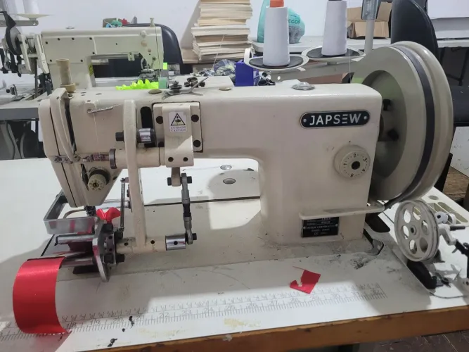 Máquina de Costura Industrial Japsew J?555?X - Ponto Cadeia para franzir tecidos