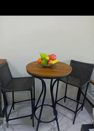Jogo de bistro com banquetas fibra sintética 