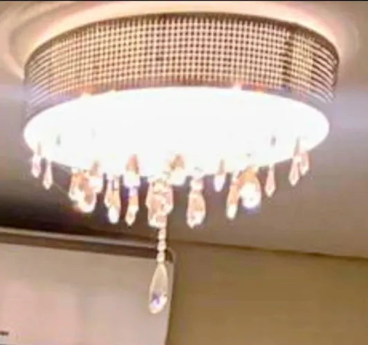 Plafon de Cristal com Base Espelhada - Iluminação Sofisticada e Moderna