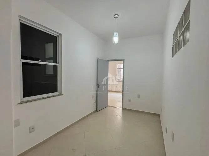 Alugo com suíte | Rua da Passagem