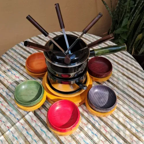 Panela para Fondue - Aparelho Completo 19 Peças - Prato Giratório - Madeira e Metal