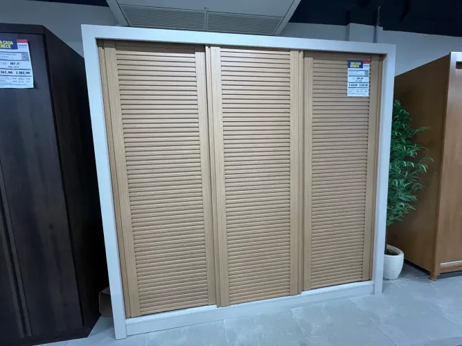 Guarda-roupa (1 mês de uso) 