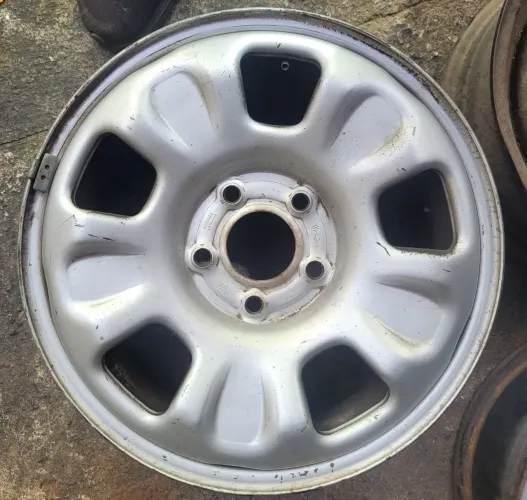 Roda Duster de ferro aro16 em até 10x de R$23,00 no cartão de crédito