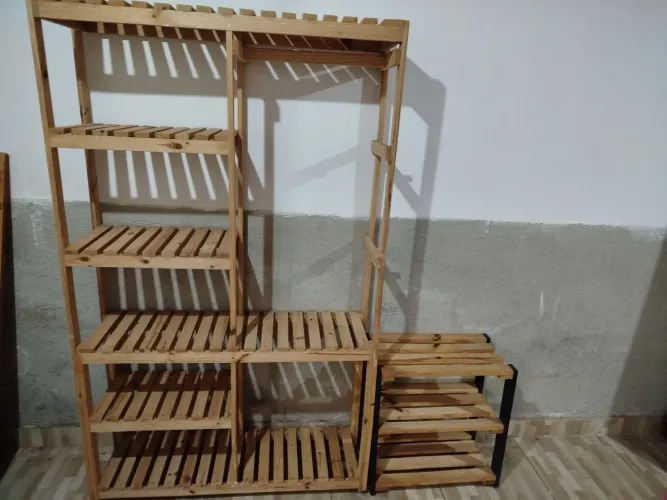 Arara de roupa e sapataria