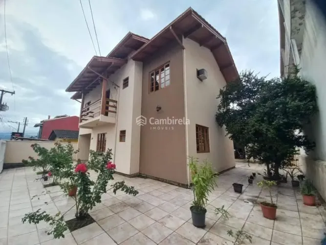 Casa à venda no bairro Forquilhinhas - São José SC