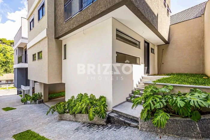 Casa maravilhosa com três pavimentos e 3 dormitórios, sendo 1 suíte à venda, 278 m² por R$